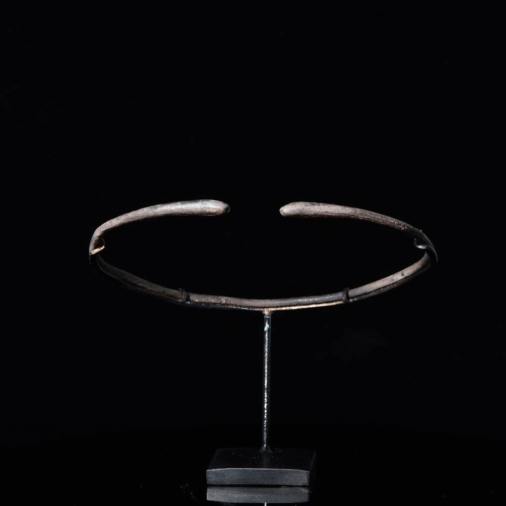 Torque en bronze à tête de serpent du Proche-Orient, période parthe, env. 247 av. J.-C. - 224 apr. J.-C.