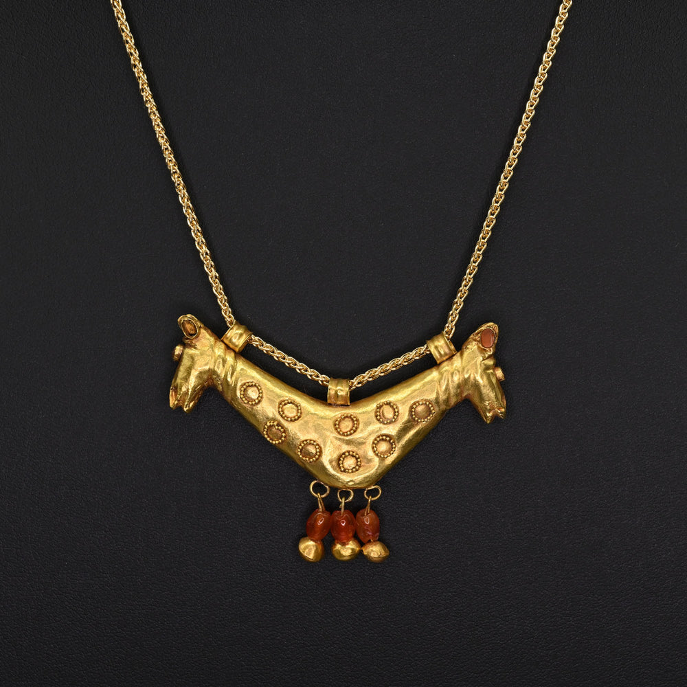 A superb Fatimid Double Horse Head Gold Pendant, ca. 11th - 13th century CE