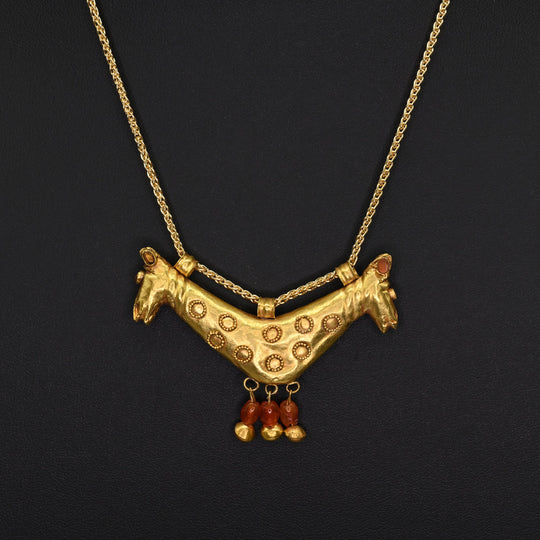 A superb Fatimid Double Horse Head Gold Pendant, ca. 11th - 13th century CE