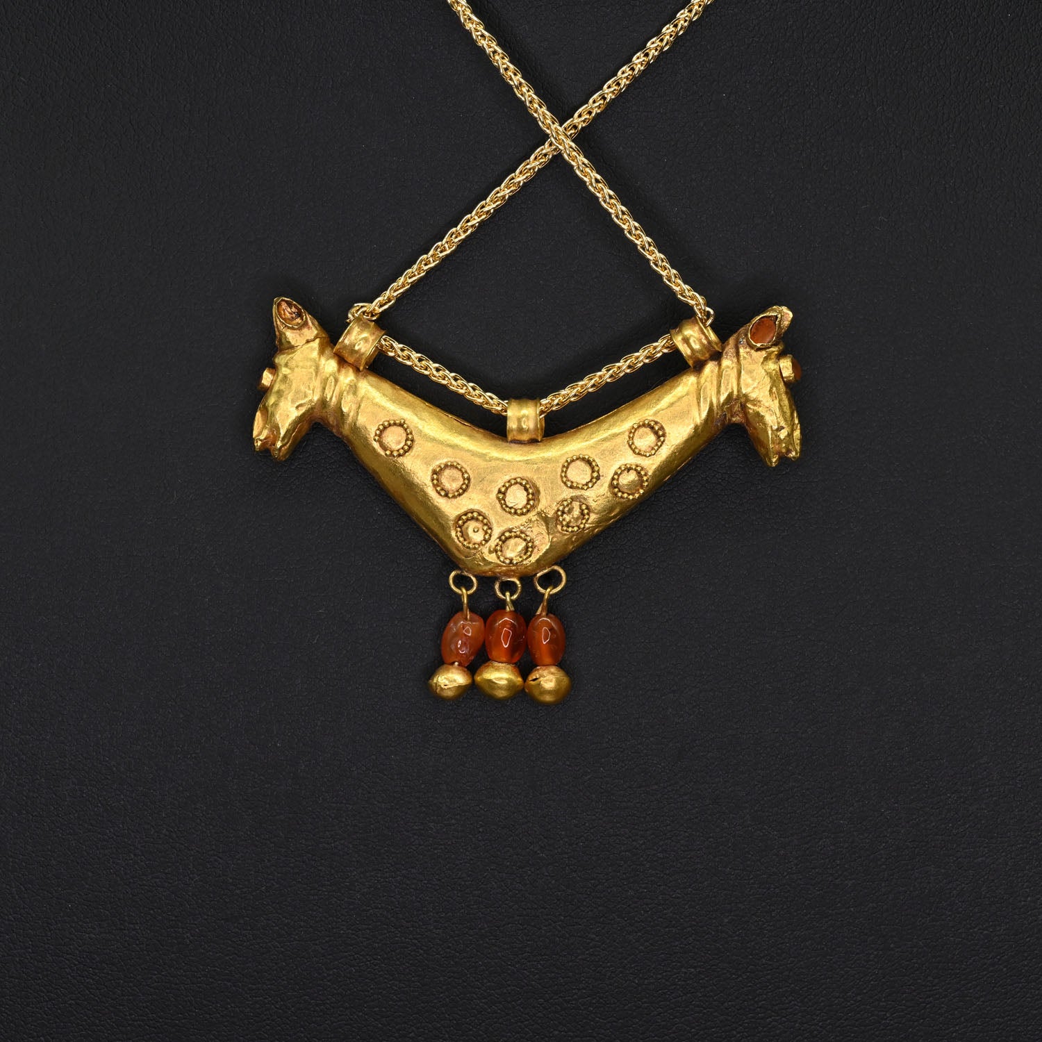 A superb Fatimid Double Horse Head Gold Pendant, ca. 11th - 13th century CE