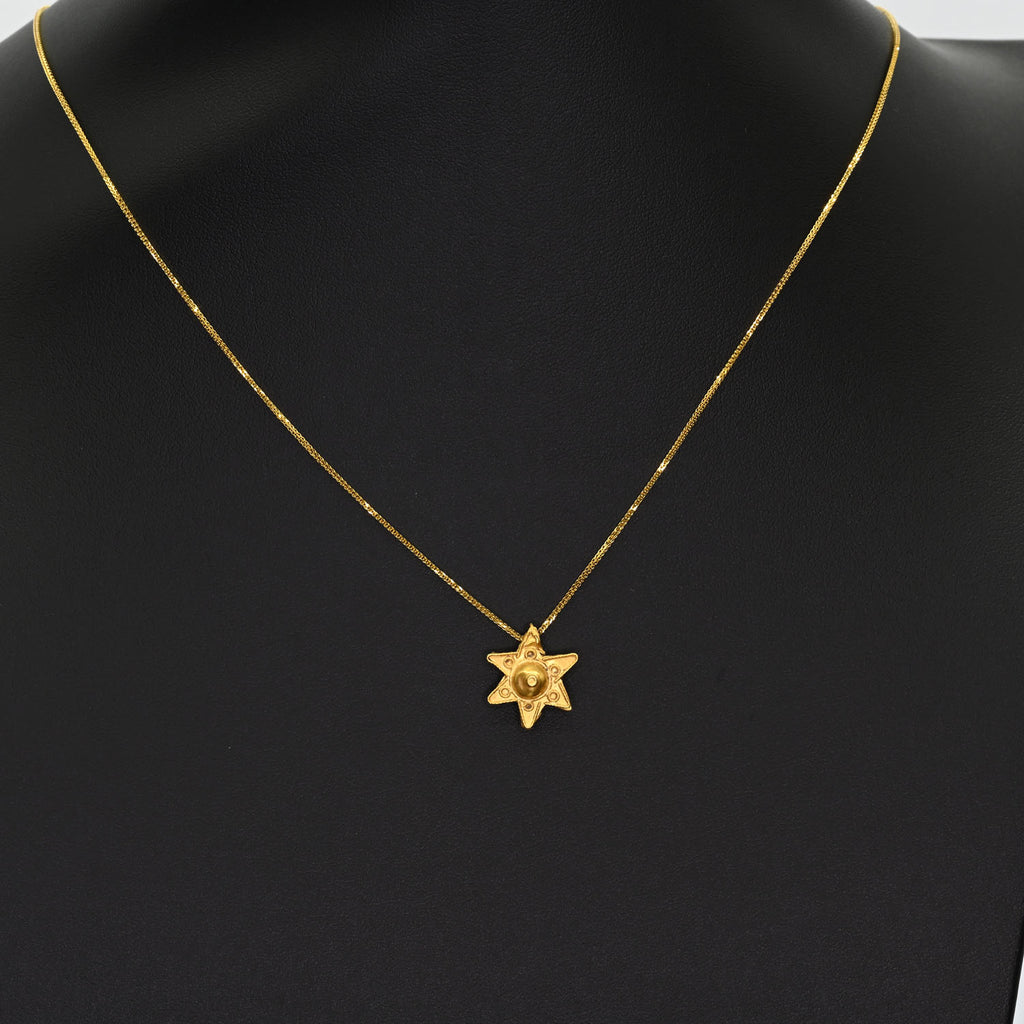 A Byzantine Gold Star Pendant, Eastern Mediterranean, ca. 6th–8th century CE