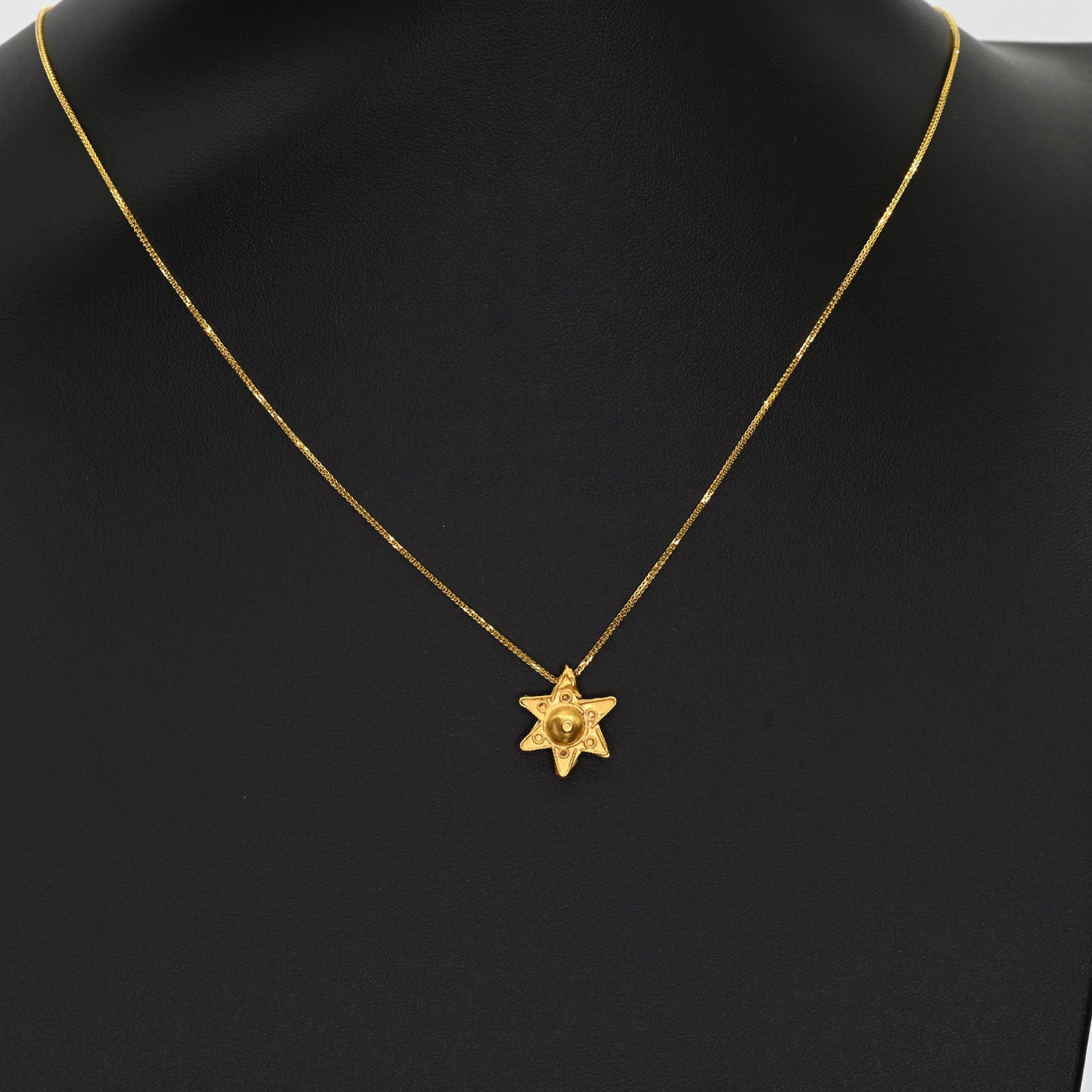 A Byzantine Gold Star Pendant, Eastern Mediterranean, ca. 6th–8th century CE