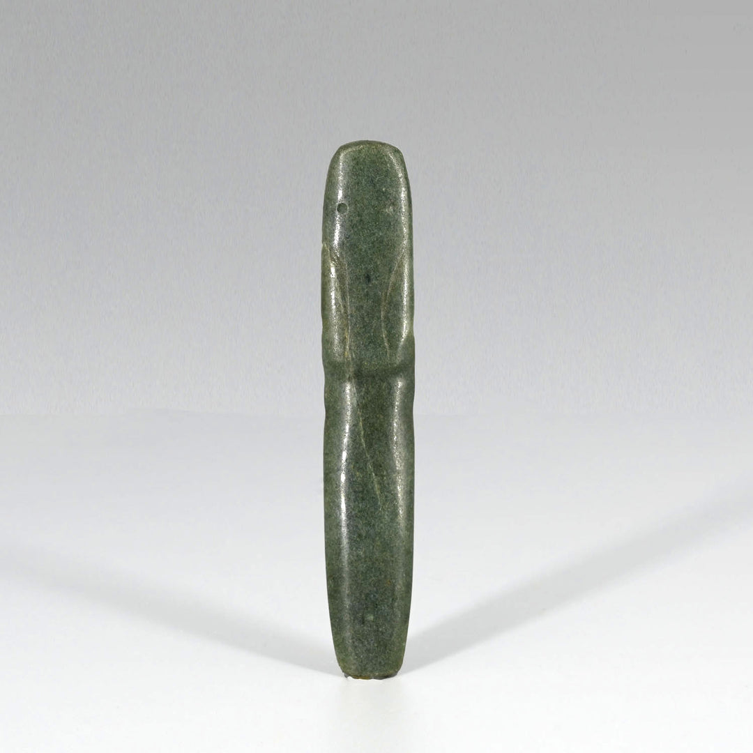 Ein Jade-Axt-Anhänger aus Costa Rica, Frühklassik, ca. 500 - 800 n. Chr