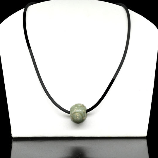 Une perle maya en jadéite, période classique, env. 500 - 900 apr. J.-C.