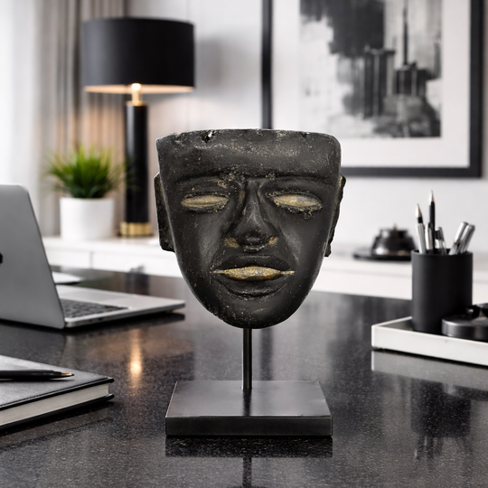 Eine feine Obsidian-Steinmaske aus Teotihuacan, Frühklassik, ca. 450 - 650 n. Chr