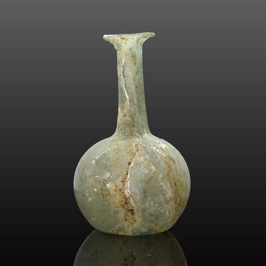 Biberon romain en verre bleu-vert, Époque impériale romaine, vers le IIIe siècle apr. J.-C.