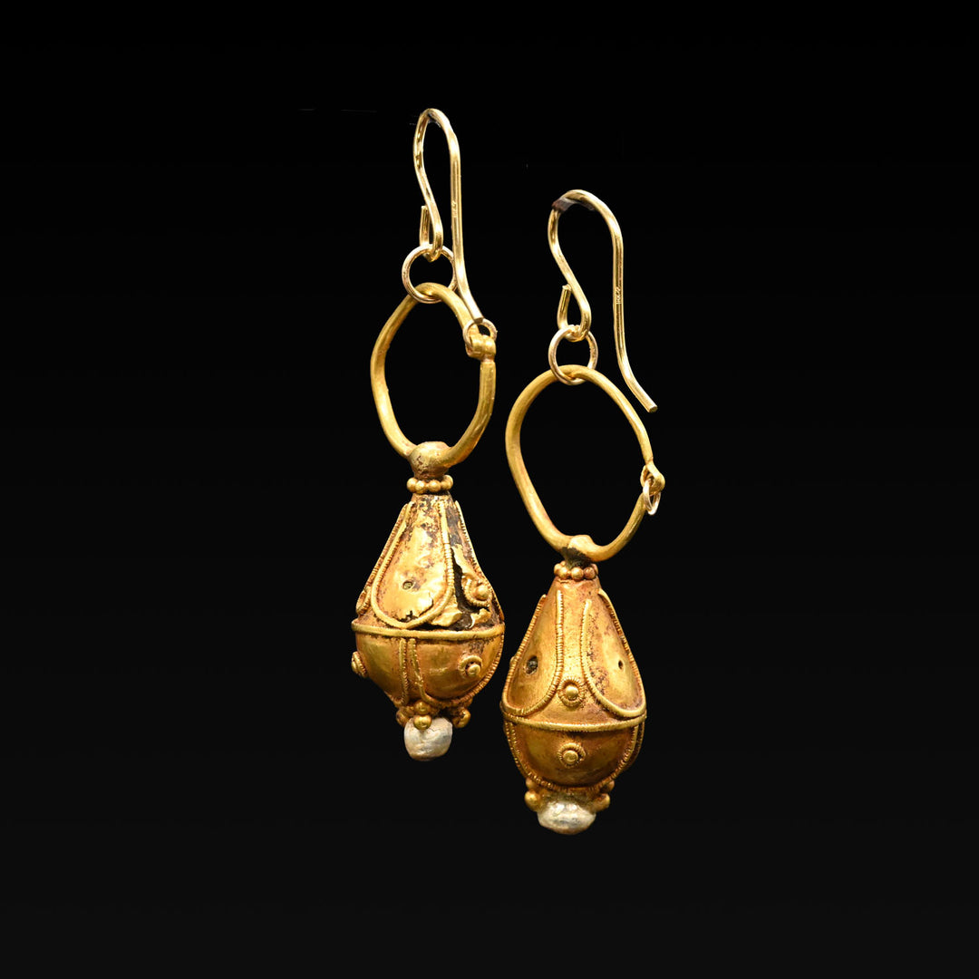 A pair of Late Byzantine gold Drop Earrings, ca. 5th century CE