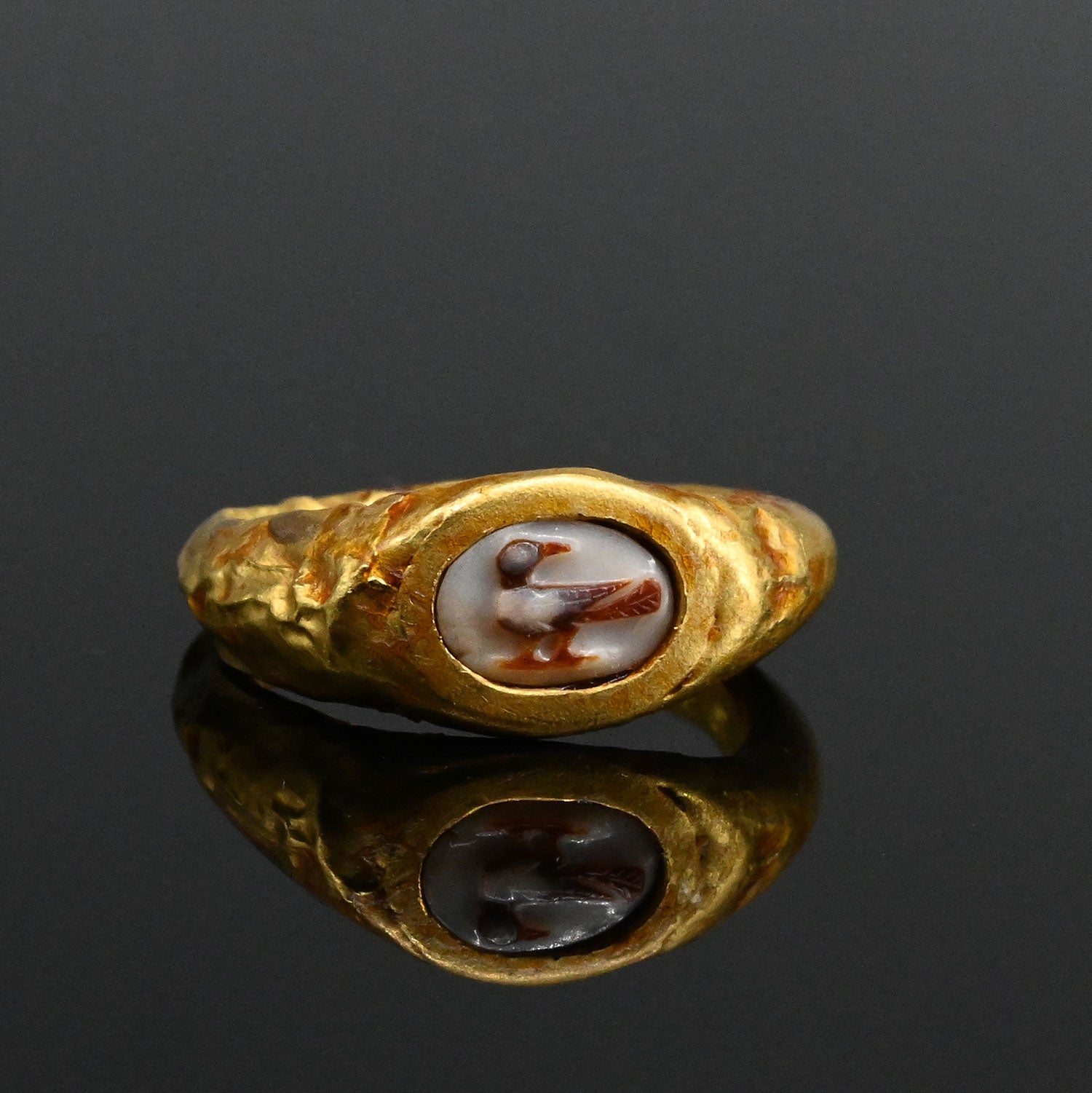 Ein feiner römischer Cameo-Fingerring aus Gold und Sardonyx, römische Kaiserzeit, ca. 1. Jahrhundert n. Chr