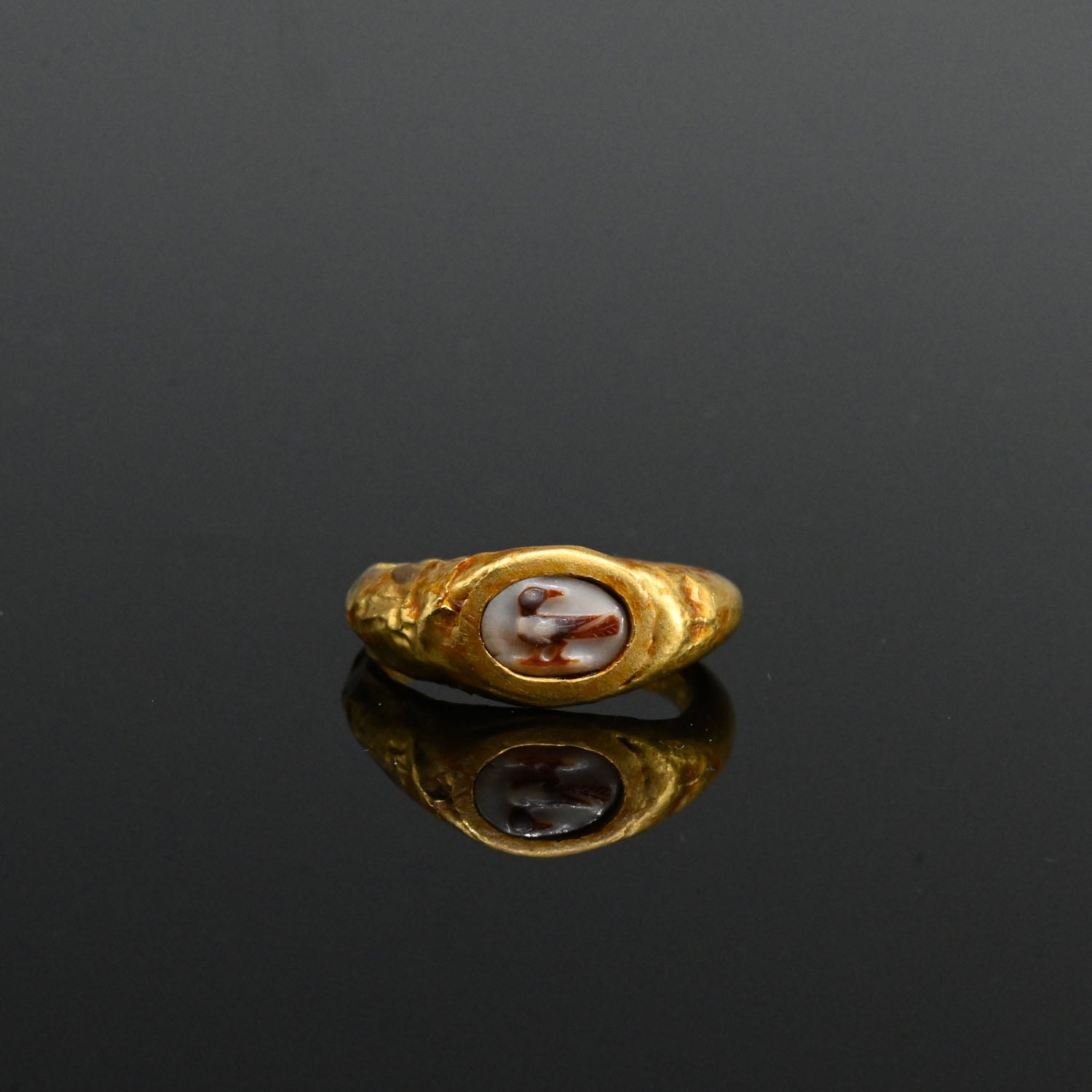 A fine Roman Gold and Sardonyx Cameo Finger Ring, Roman Imperial Period, ca. 1st century CE