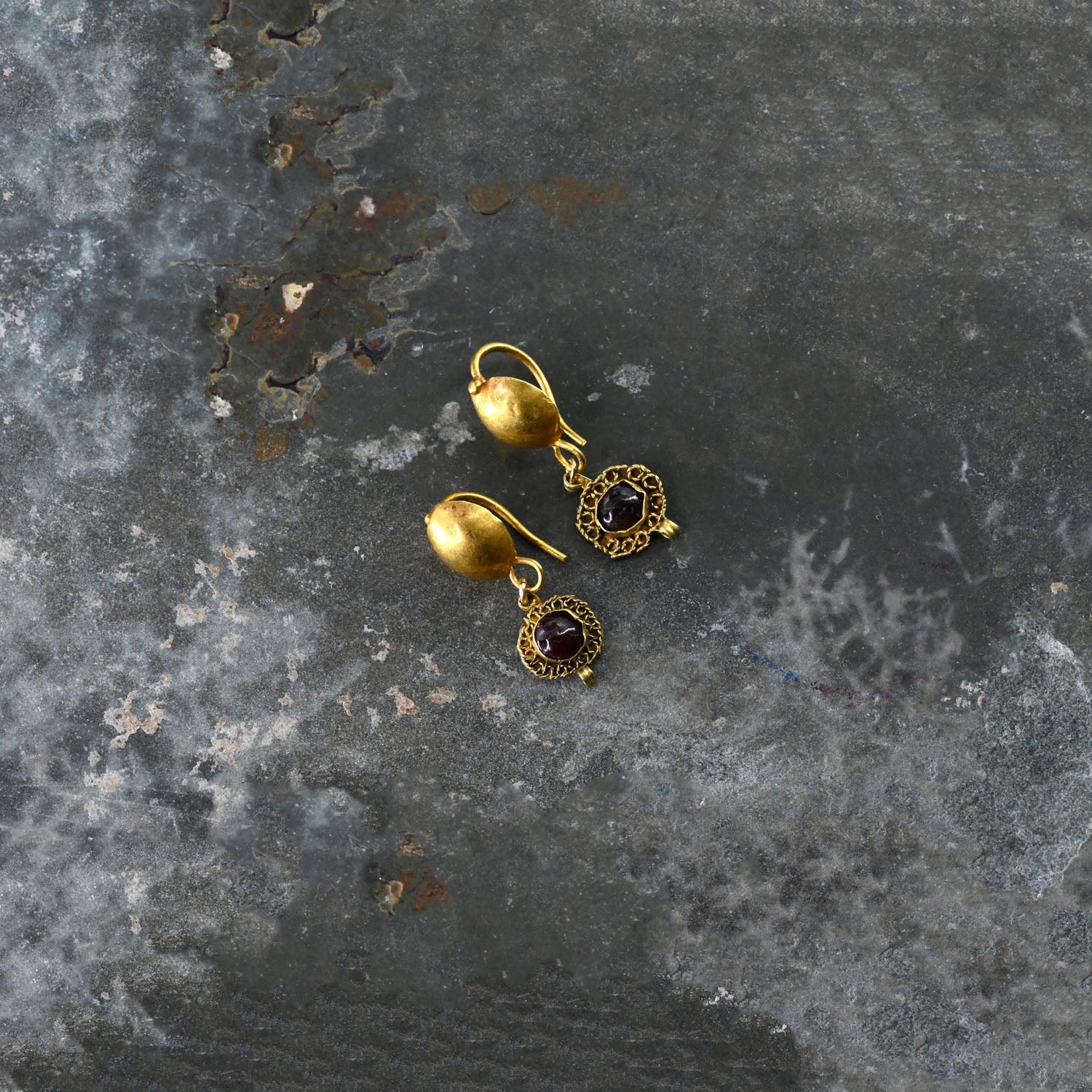 A pair of Roman Gold and Garnet Drop Earrings, Roman Imperial Period, ca. 1st - 2nd century CE