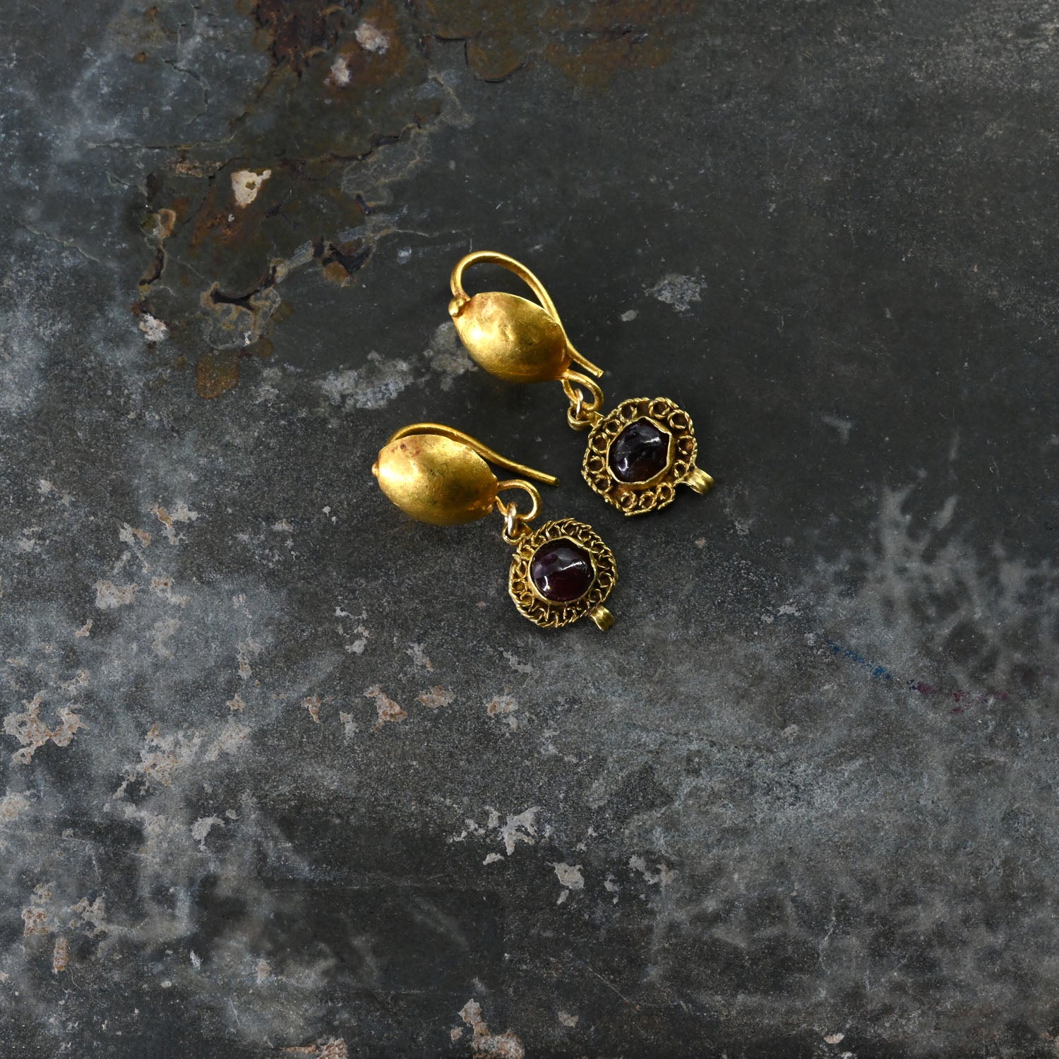 A pair of Roman Gold and Garnet Drop Earrings, Roman Imperial Period, ca. 1st - 2nd century CE