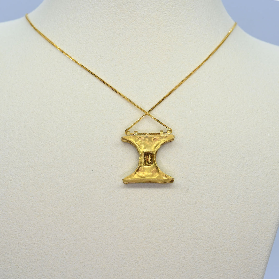 A fine Byzantine High Karat Gold Pendant, ca. 10th century CE