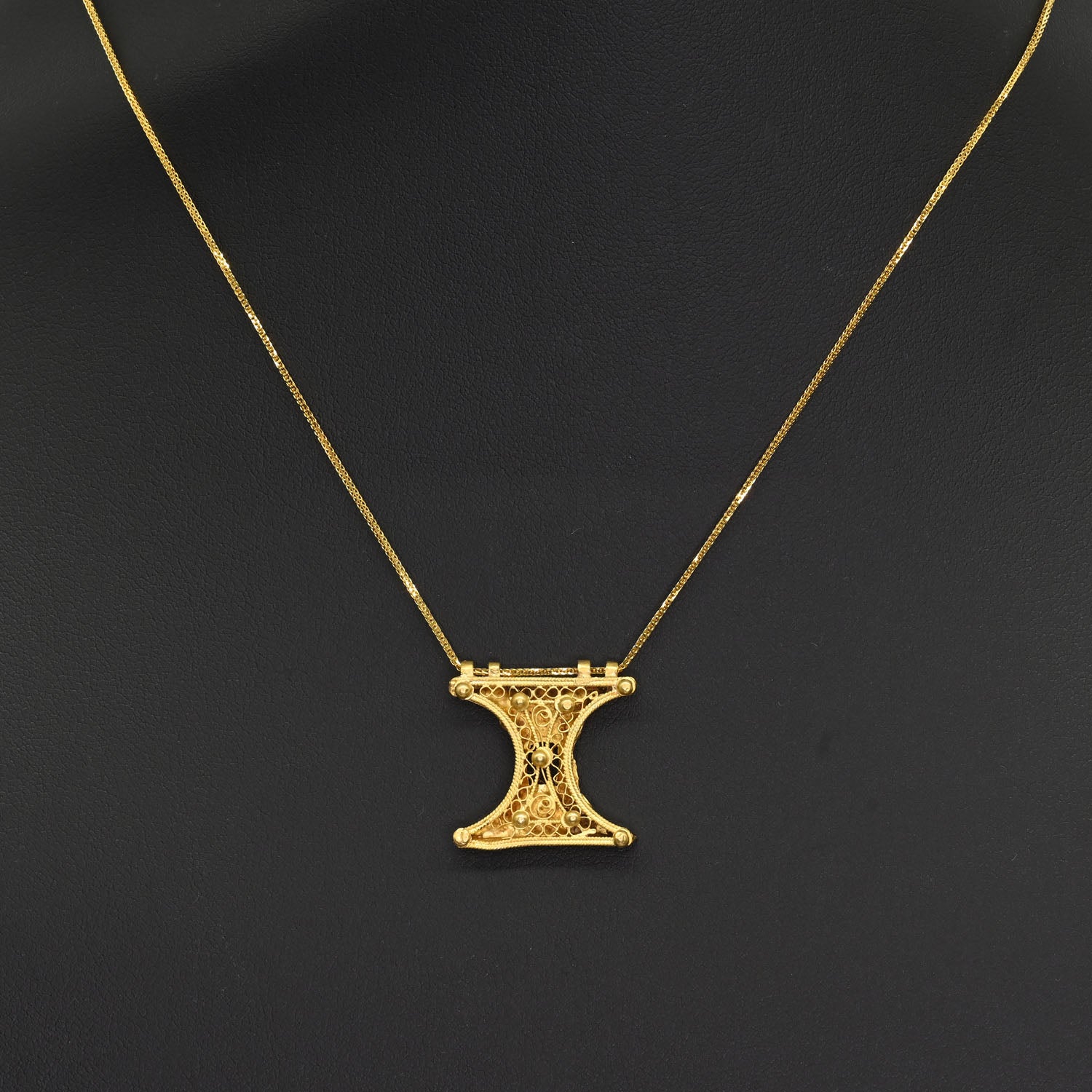 A fine Byzantine High Karat Gold Pendant, ca. 10th century CE
