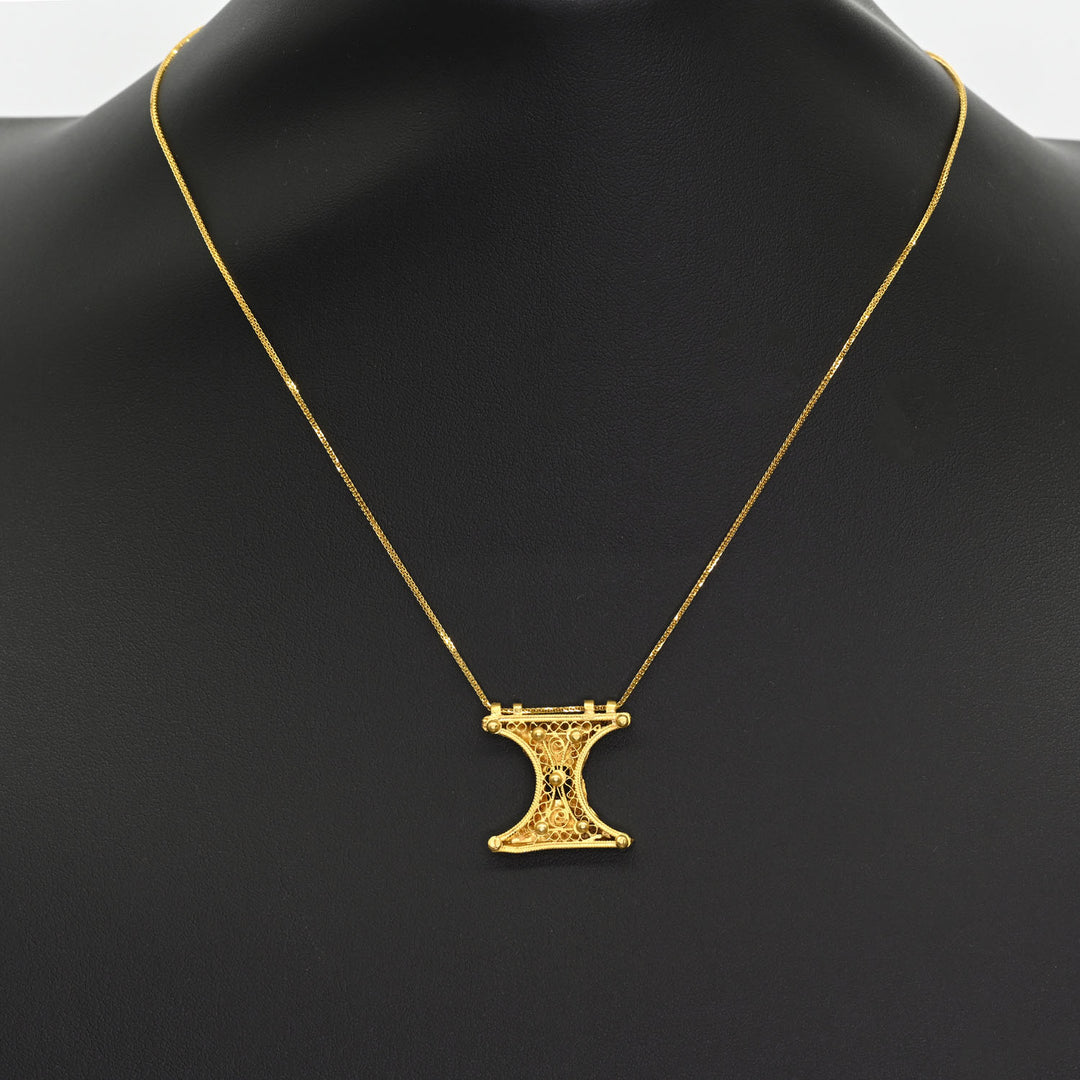 A fine Byzantine High Karat Gold Pendant, ca. 10th century CE