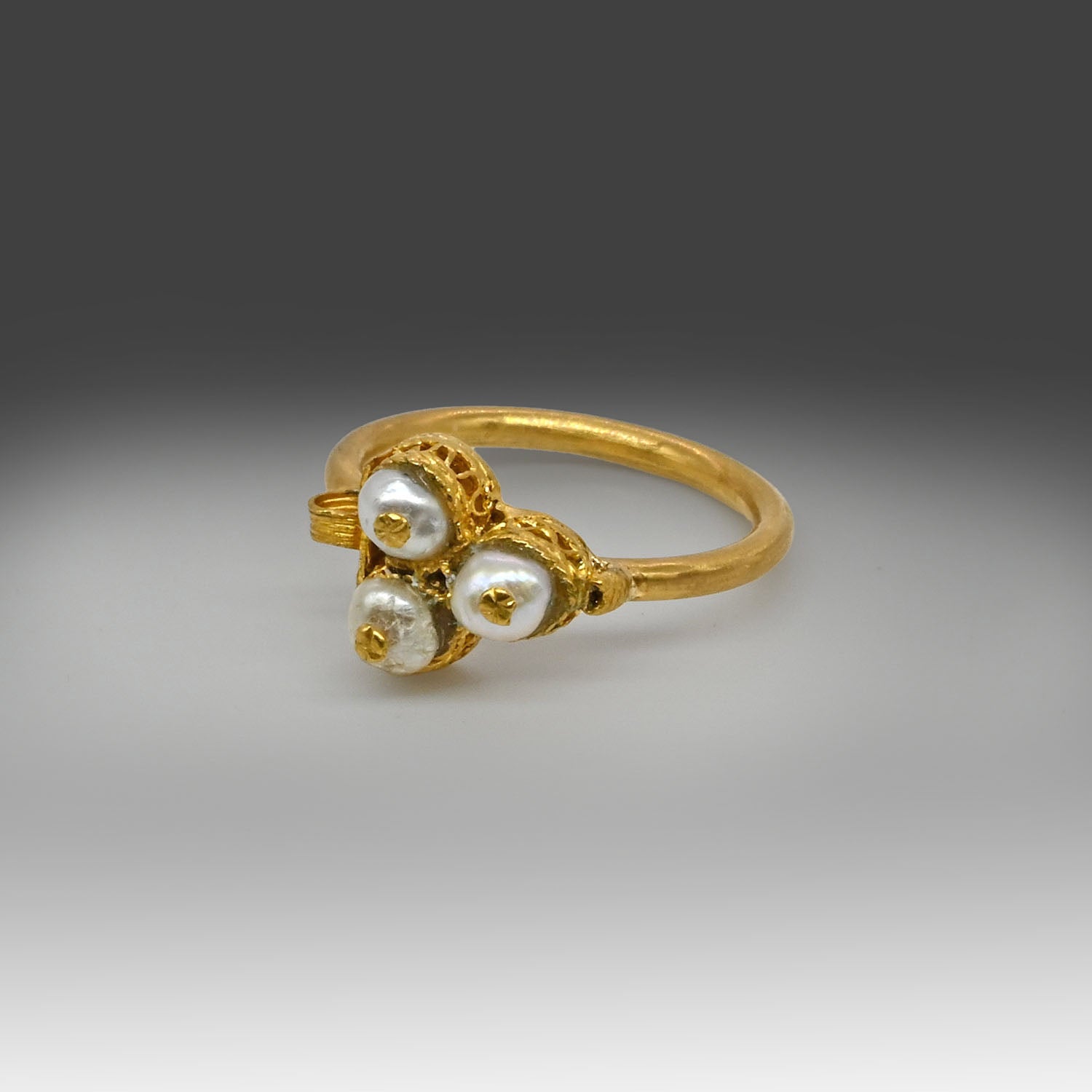 A fine Byzantine Gold Pearl Ring, Late Byzantine Period, ca. 6th century CE