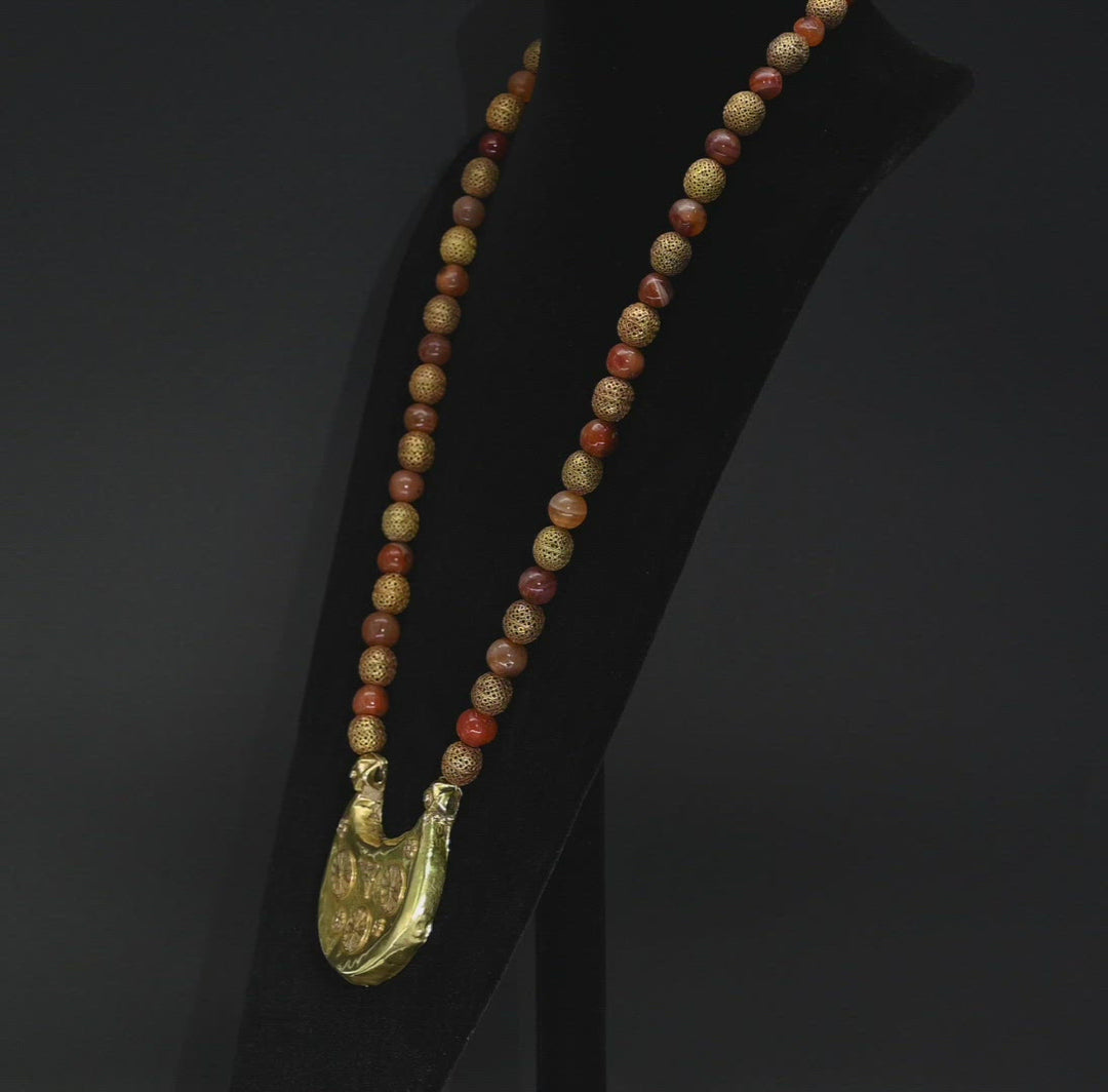 Eine große persische halbmondförmige Goldanhänger-Halskette, Seldschukenzeit, ca. 11. – 12. Jahrhundert n. Chr