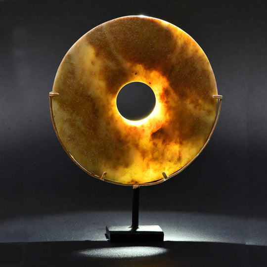 Eine chinesische gesprenkelte Nephrit-Jade-Bi-Scheibe, spätneolithische Periode,<br> <em>ca. 3000 - 2000 v. Chr</em>