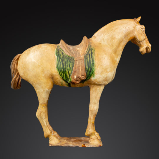 Ein chinesisches Pferd aus glasierter Sancai-Keramik, Tang-Dynastie,<br> <em>ca. 618 - 906 n. Chr</em>