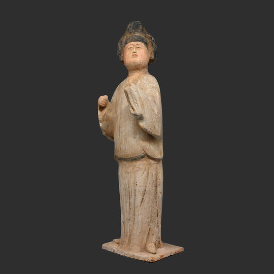 Eine große chinesische Hofdame aus bemalter Keramik, Tang-Dynastie,<br> <em>ca. Mitte des 8. Jahrhunderts n. Chr</em>