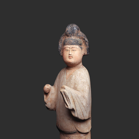 Eine große chinesische Hofdame aus bemalter Keramik, Tang-Dynastie,<br> <em>ca. Mitte des 8. Jahrhunderts n. Chr</em>