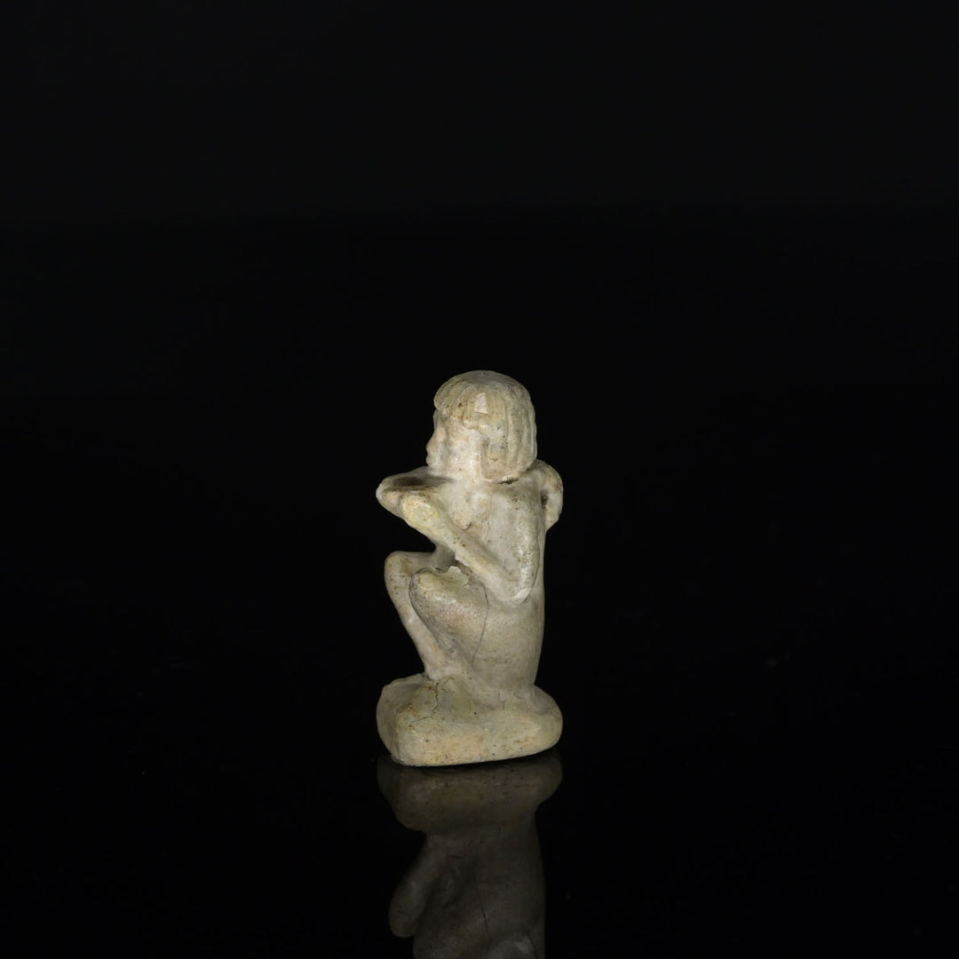 Ein ägyptisches Fayence-Amulett eines Bittstellers, Spätzeit, ca. 664 - 332 v. Chr