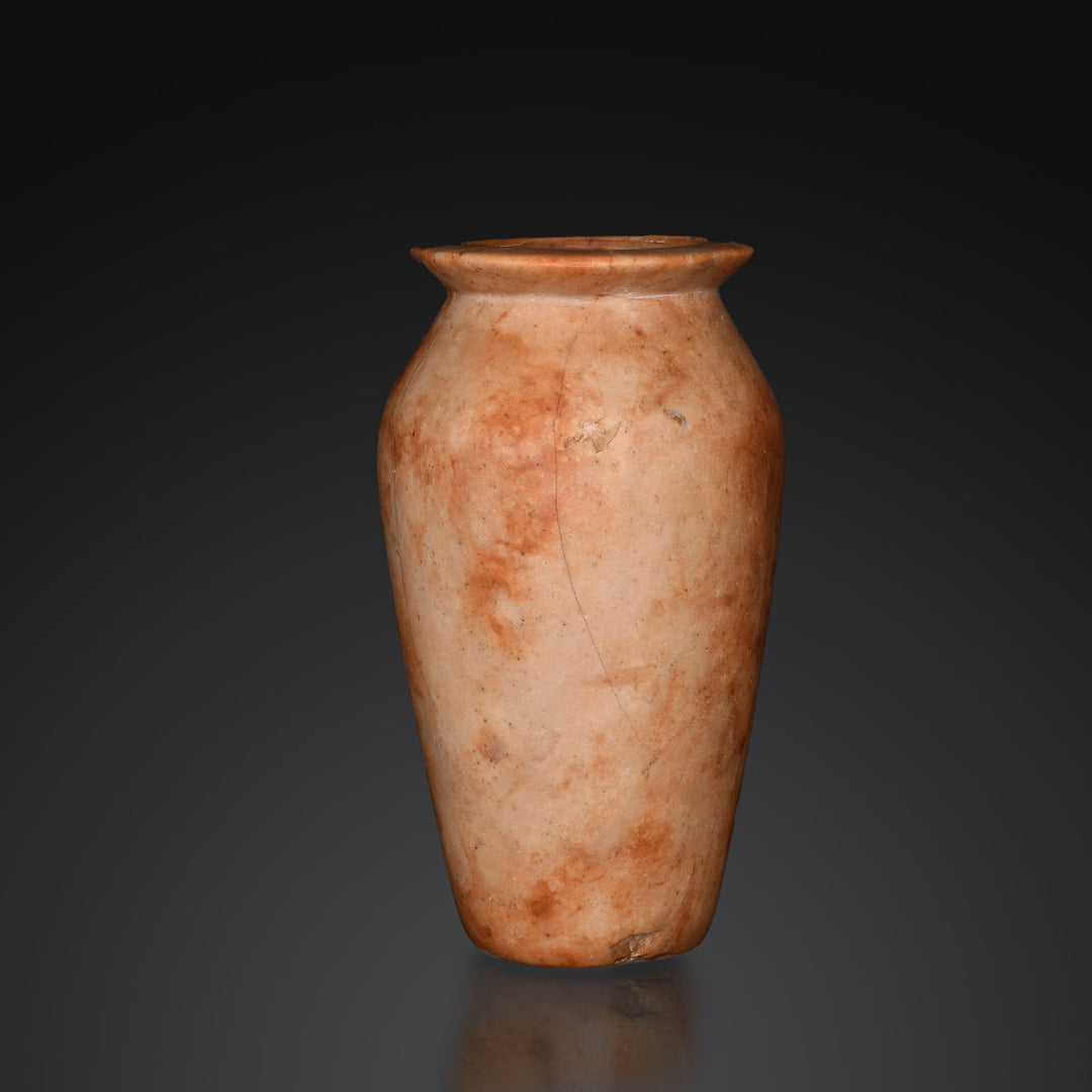 Ein ägyptisches Salbengefäß aus rotem Kalkstein, Mittleres Reich, 12. Dynastie, ca. 2000 - 1800 v. Chr