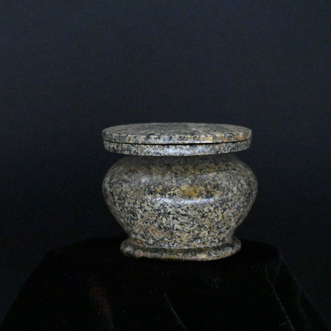 A fine Egyptian Lidded Cosmetic Jar, Middle Kingdom, Dynasty 11 - 12, ca. 2040 - 1786 BCE