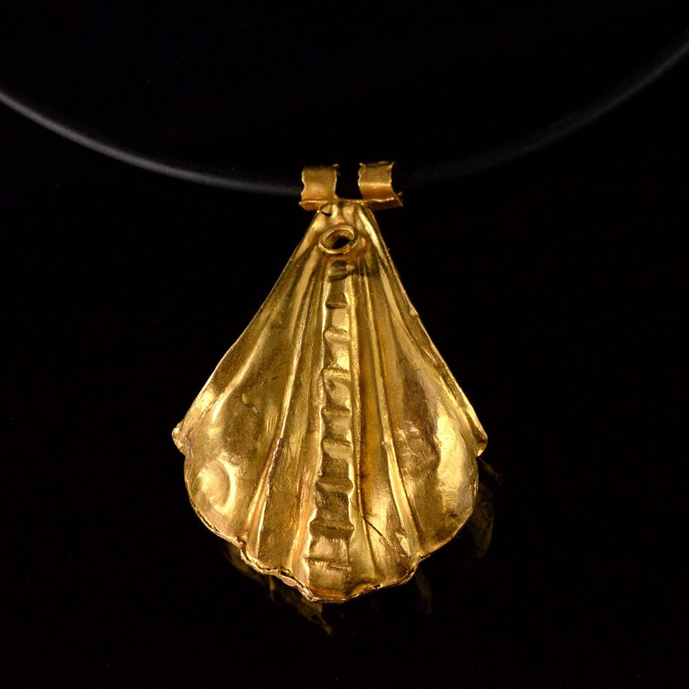 A large Greek Gold Shell Pendant, Hellenistic Period, ca. 3rd - 1st century BCE - Sands of Time Ancient Art