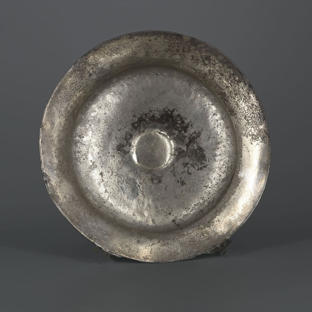 Eine ostgriechische Silberphiale (Trankopferschale), archaische Zeit, ca. 6. Jahrhundert v. Chr