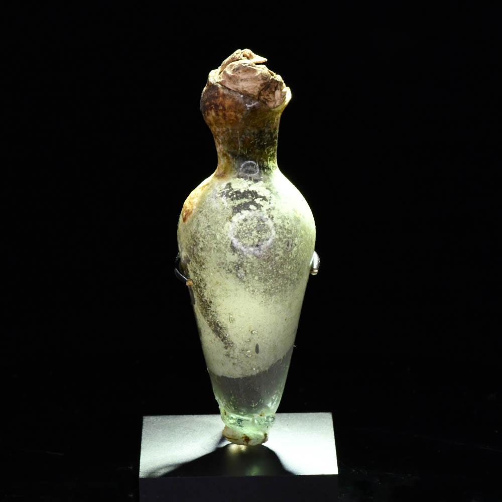 Eine versiegelte islamische Flasche mit Inhalt, ca. 7. Jahrhundert n. Chr