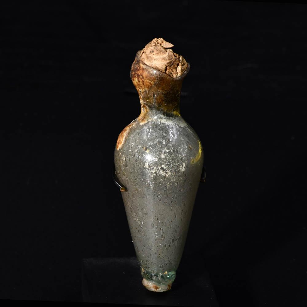 Eine versiegelte islamische Flasche mit Inhalt, ca. 7. Jahrhundert n. Chr