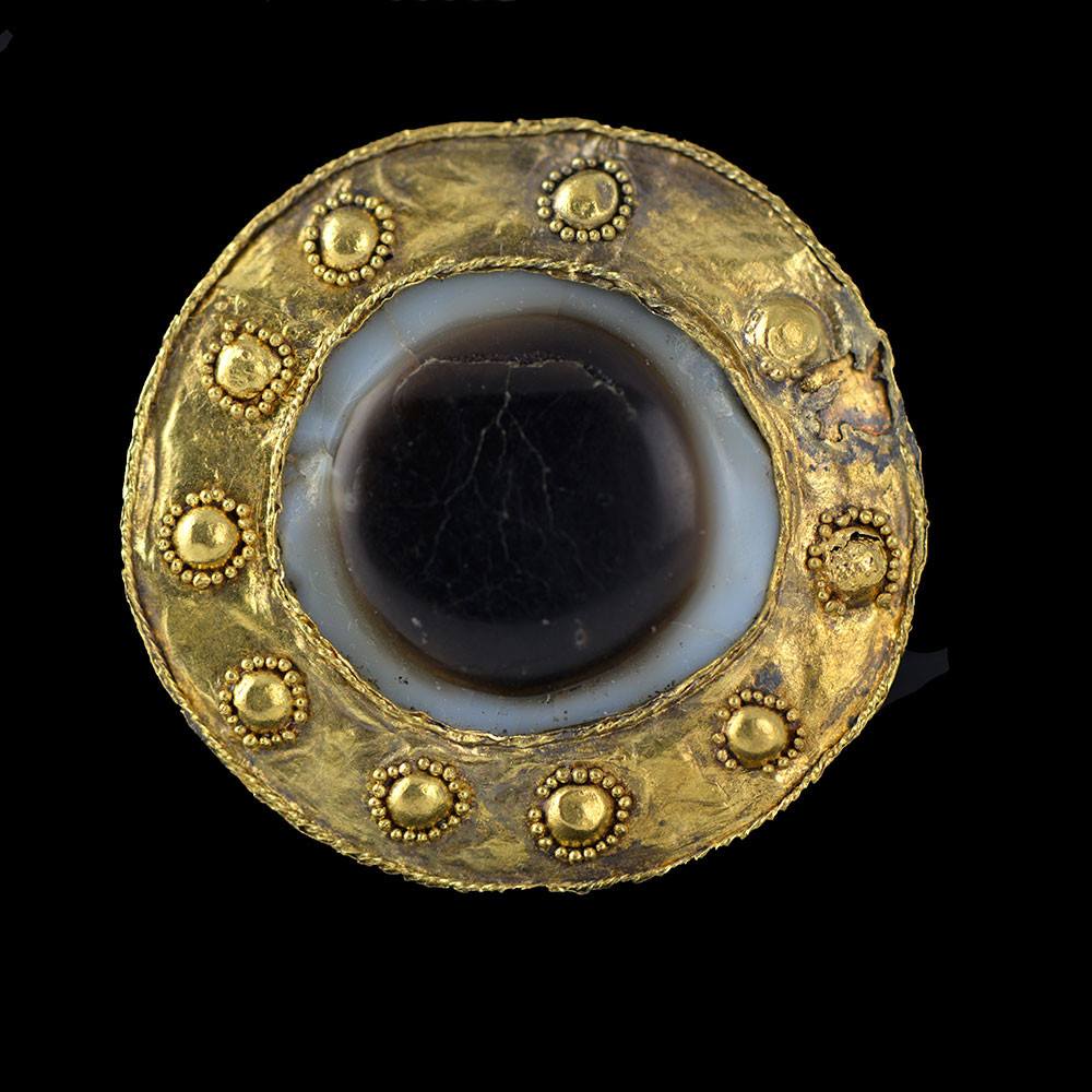 A Round Gold Brooch with Agate Inset, Parthian Period, ca. 200 BCE - 200 CE - Sands of Time Ancient Art