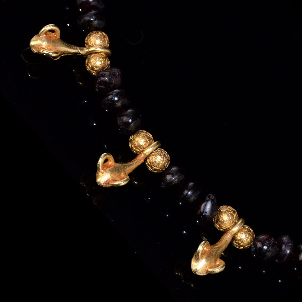 A Persian Garnet and Gold Pendant Necklace, ca. 4th - 1st century BCE