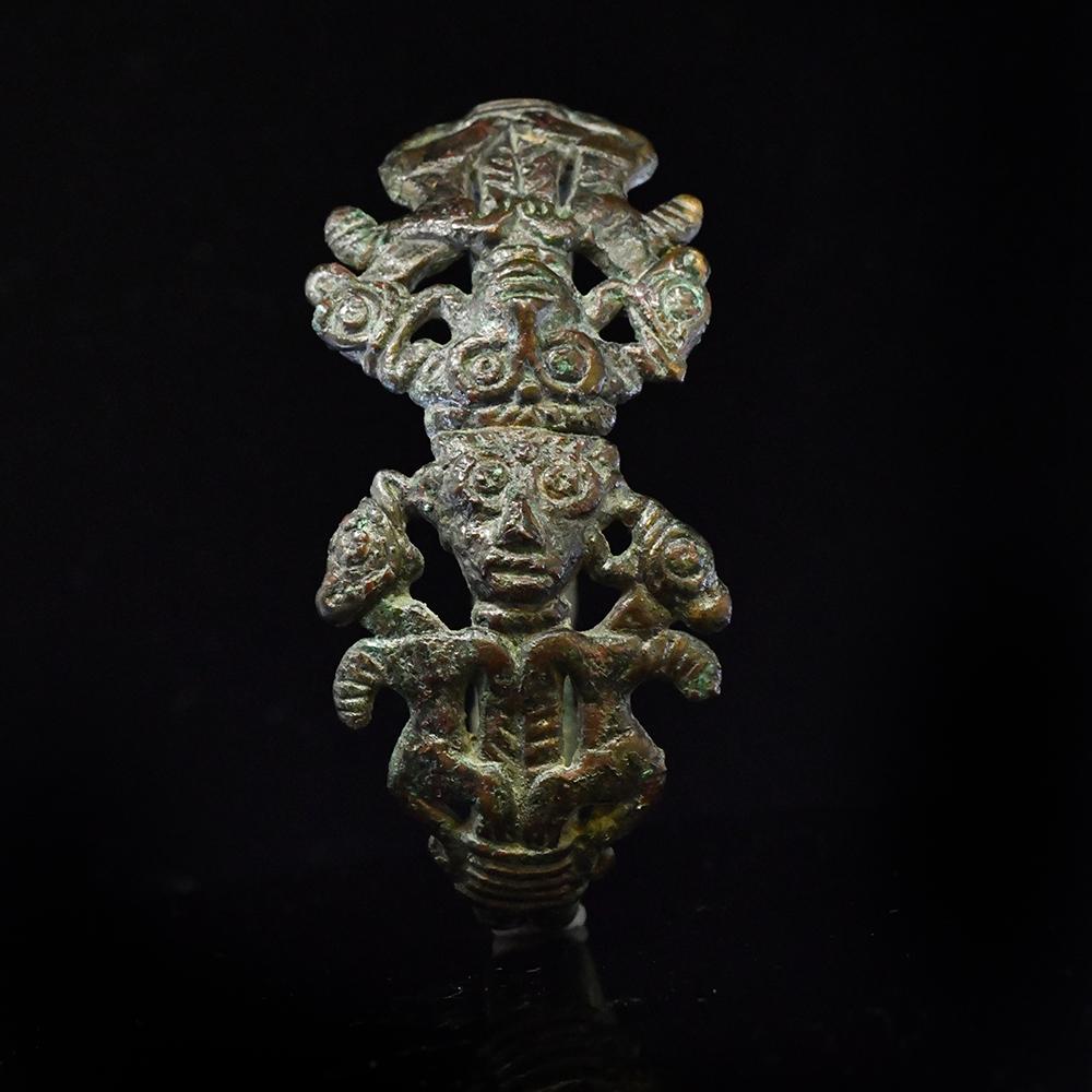Ein Luristan-Bronzearmband, ca. 1200 - 800 v. Chr