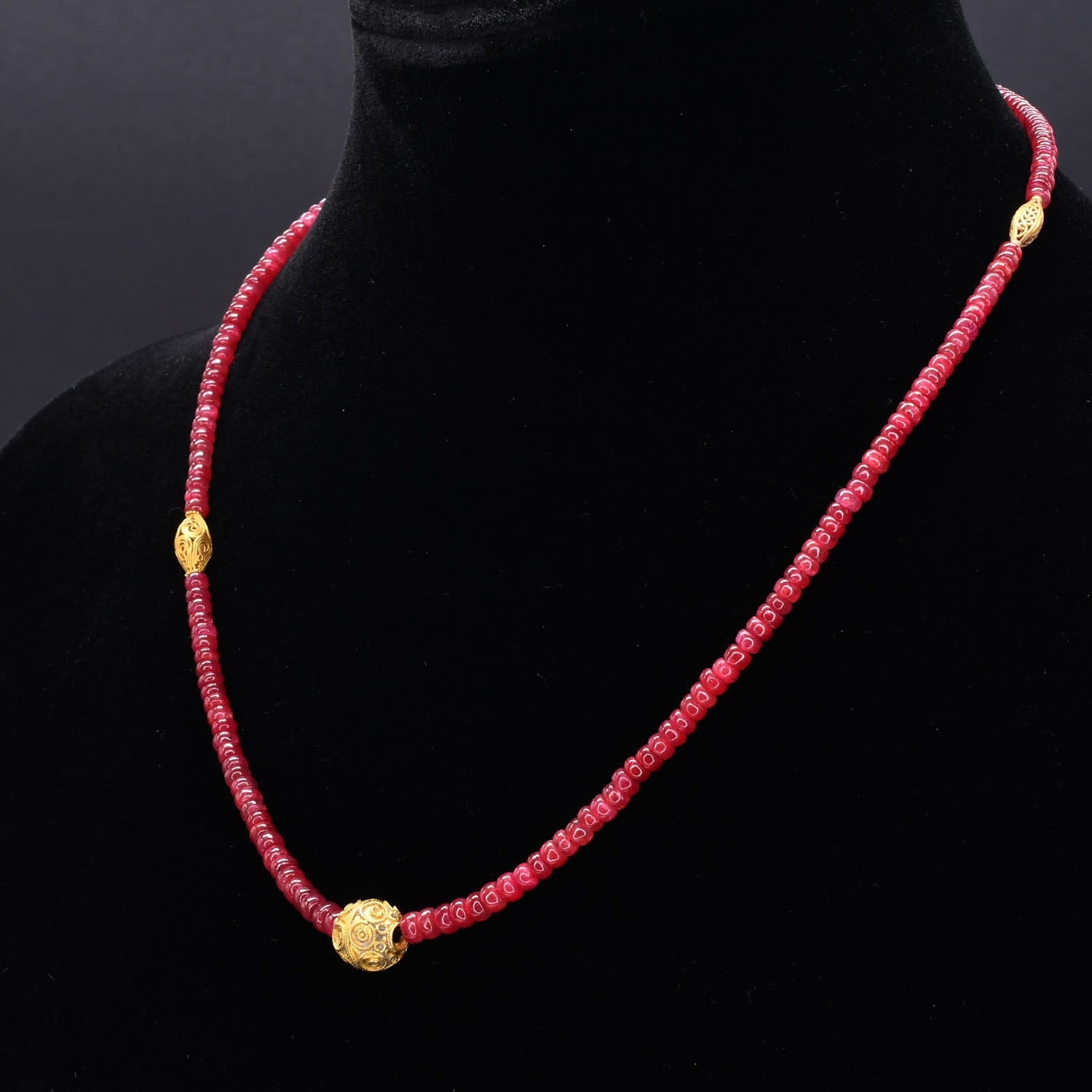A beautiful Ruby Necklace with Late (ca. 8th - 9th century CE) Byzantine Gold Beads