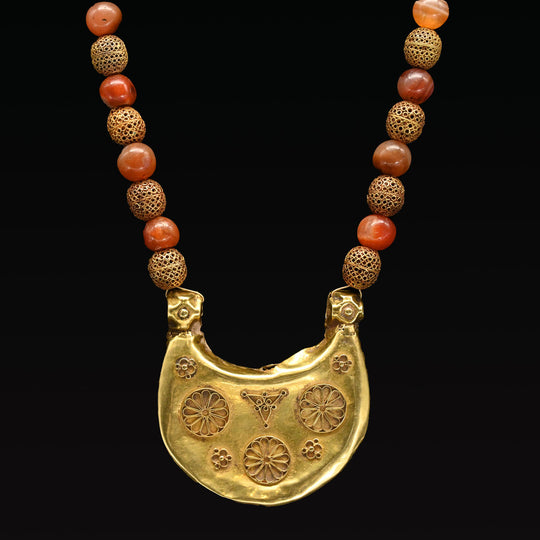 A large Persian Crescent Shaped Gold Pendant Necklace, Seljuk Period, ca. 11th - 12th century CE