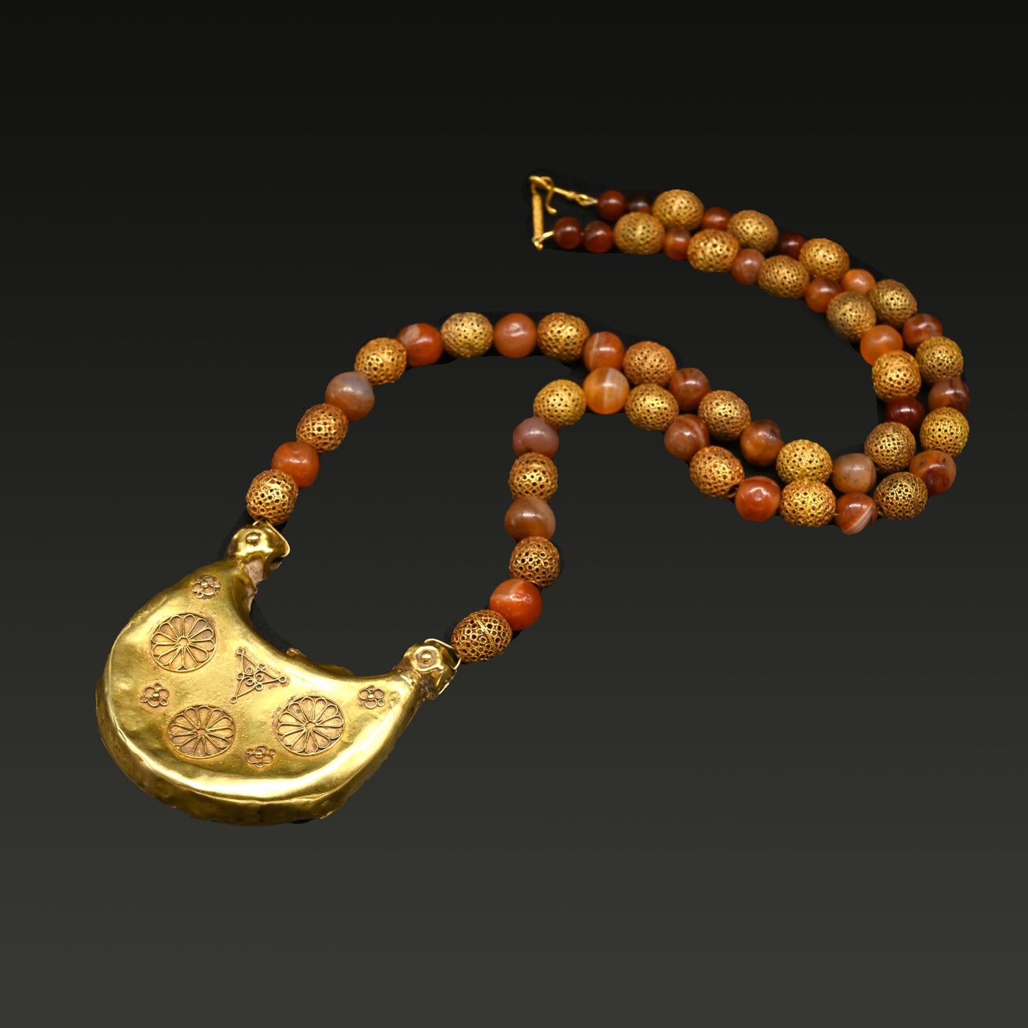 A large Persian Crescent Shaped Gold Pendant Necklace, Seljuk Period, ca. 11th - 12th century CE