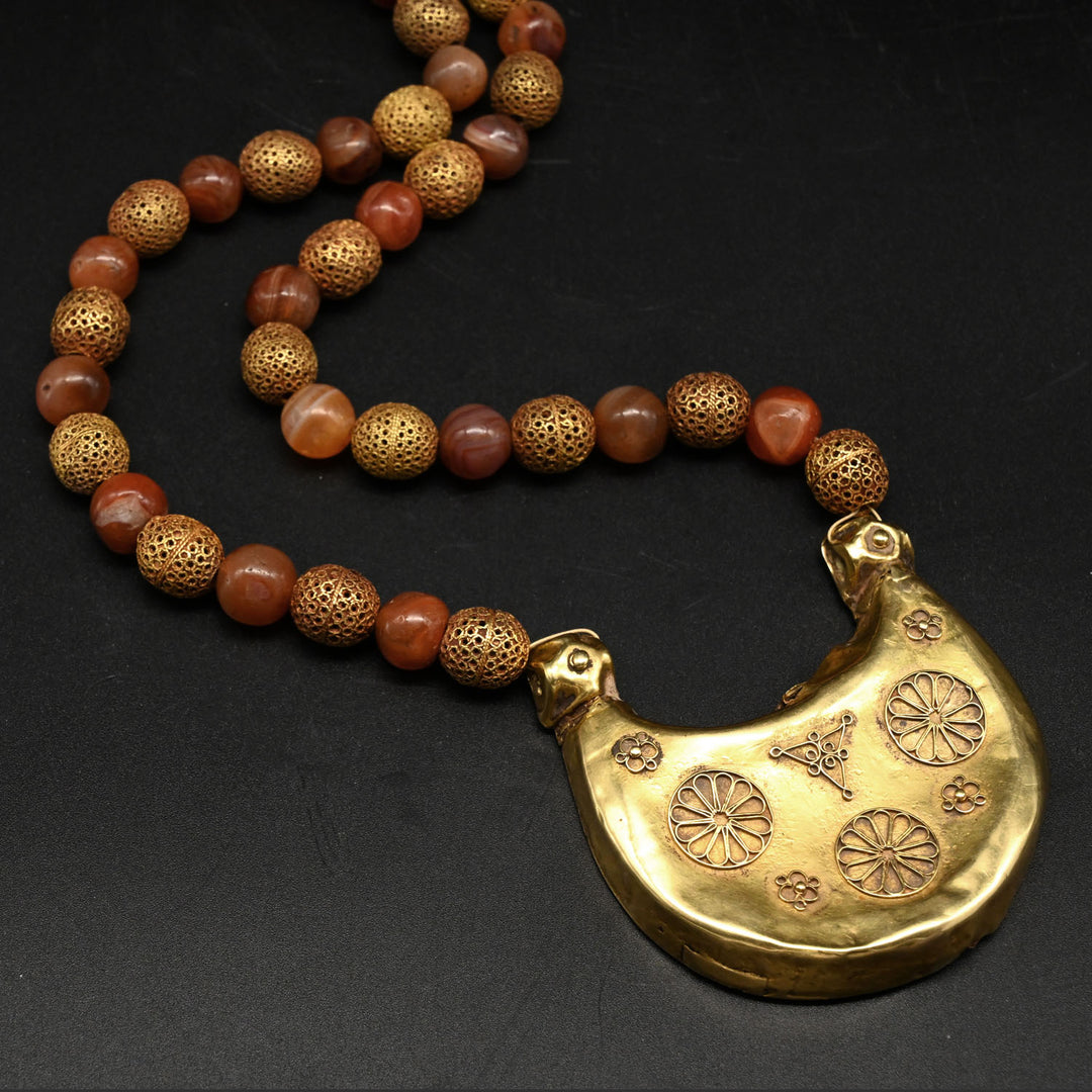 A large Persian Crescent Shaped Gold Pendant Necklace, Seljuk Period, ca. 11th - 12th century CE