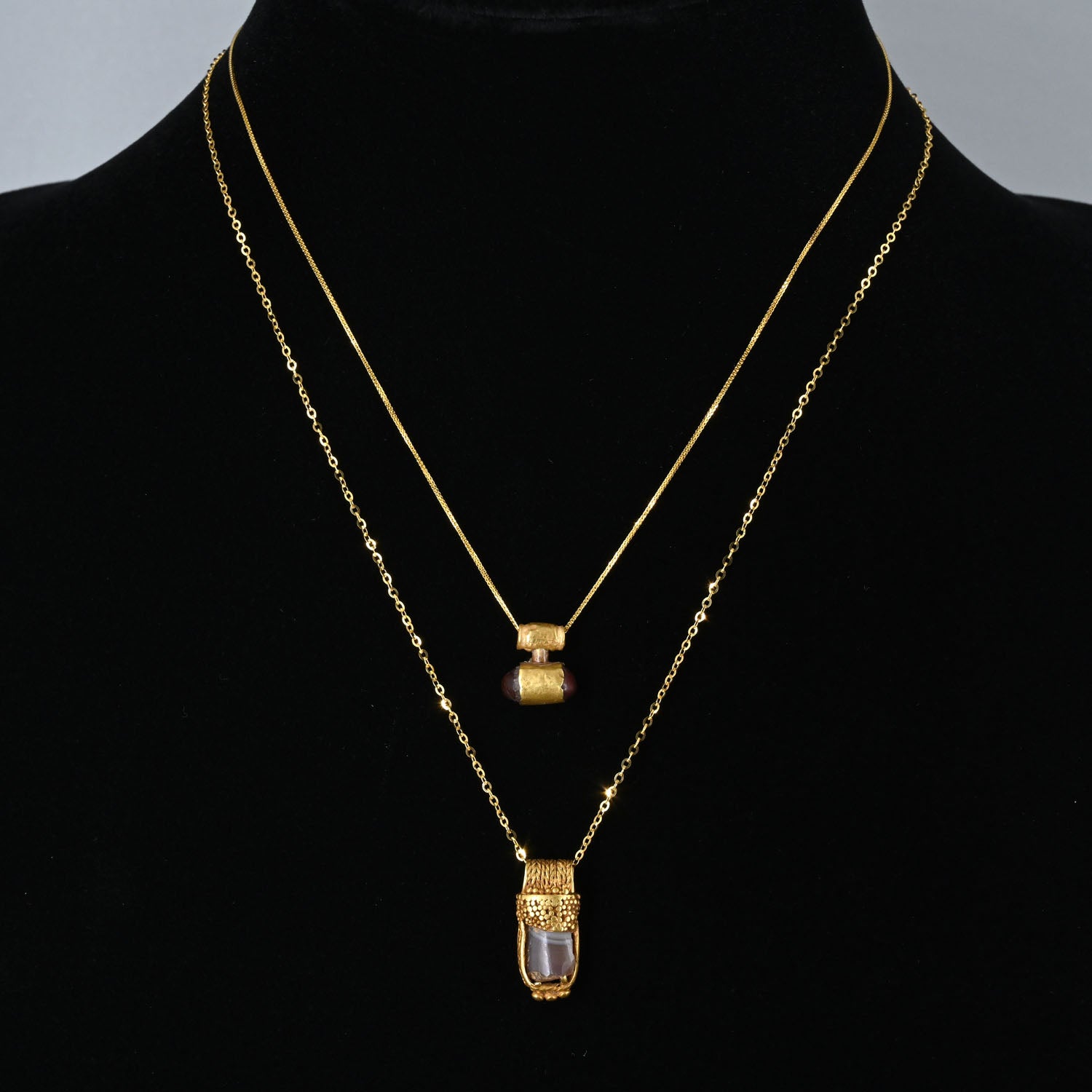 A Sassanian Gold and Agate pendant <br><em>Sassanian Period, ca. 200 - 600 CE</em>