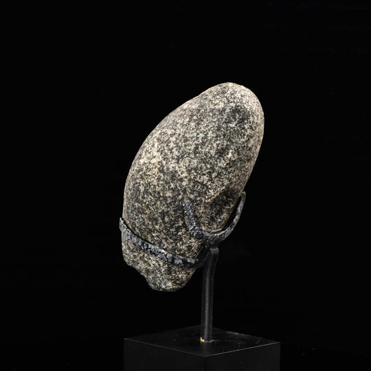 Ein Axtkopf aus anatolischem Granit, Neolithikum, ca. Mitte 3. – Anfang 2. Jahrtausend v. Chr