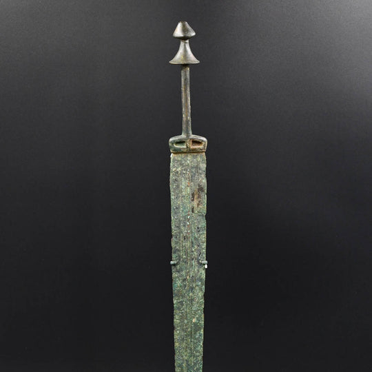 Ein Luristan-Bronzeschwert mit doppeltem Glockenknauf, ca. 1000 - 800 v. Chr