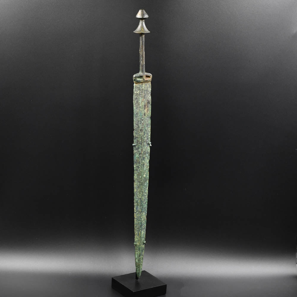 Ein Luristan-Bronzeschwert mit doppeltem Glockenknauf, ca. 1000 - 800 v. Chr