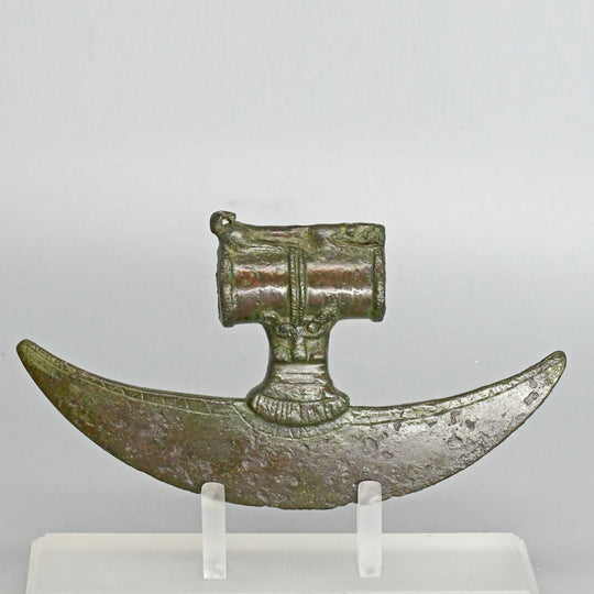 Ein seltener Halbmond-Axtkopf aus Bronze aus dem Nahen Osten, ca. 1100 - 900 v. Chr