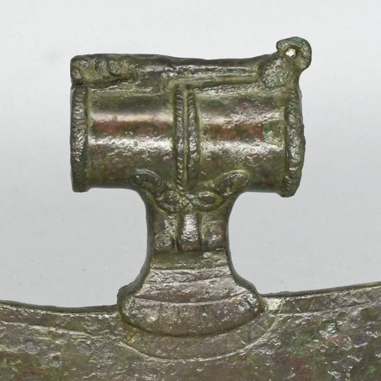 Ein seltener Halbmond-Axtkopf aus Bronze aus dem Nahen Osten, ca. 1100 - 900 v. Chr