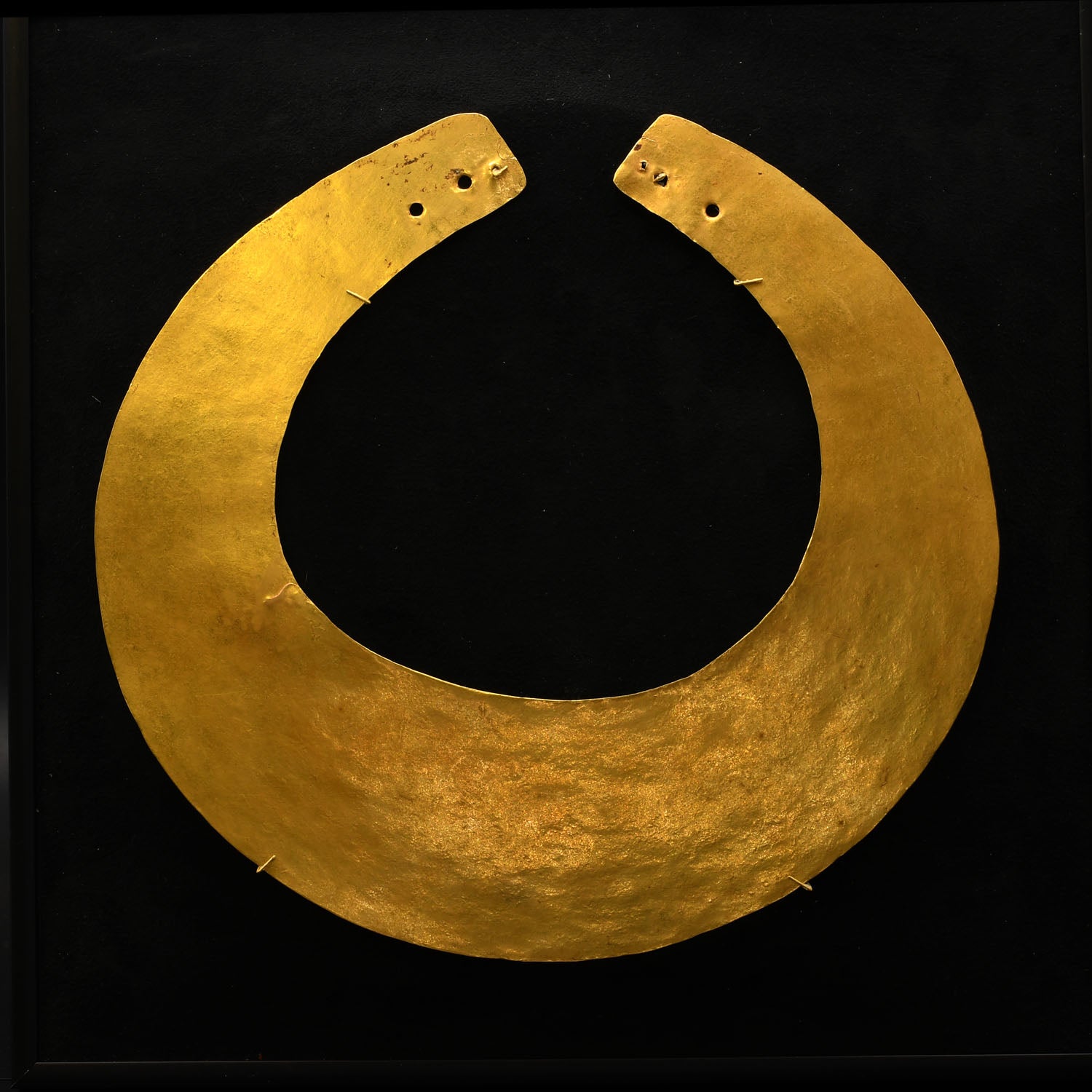 A Large Sinu Gold Collar Necklace, ca. 500 - 1000 CE