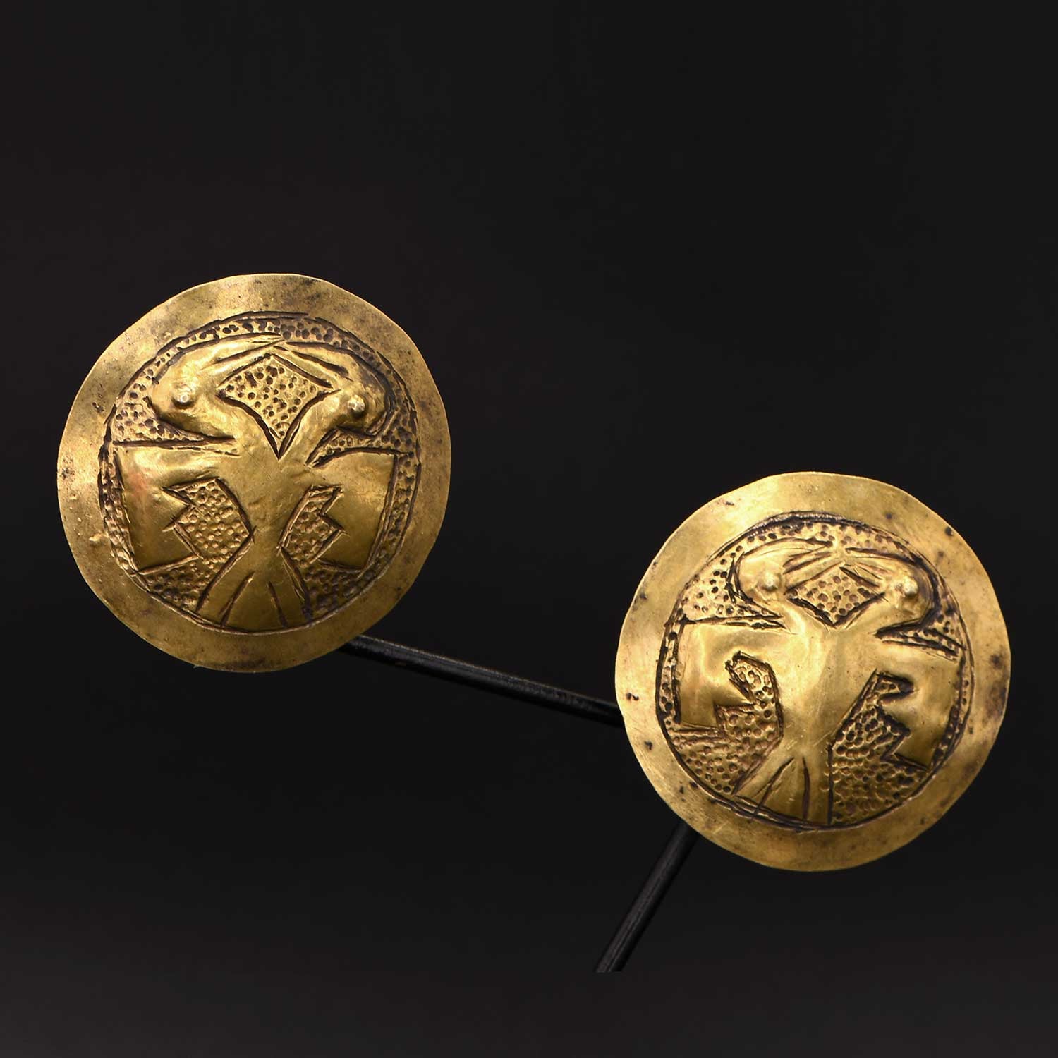 Ein Paar Nazca-Rassel-Ohrspulen aus Gold und Silber, frühe Zwischenzeit, ca. 200 - 400 n. Chr