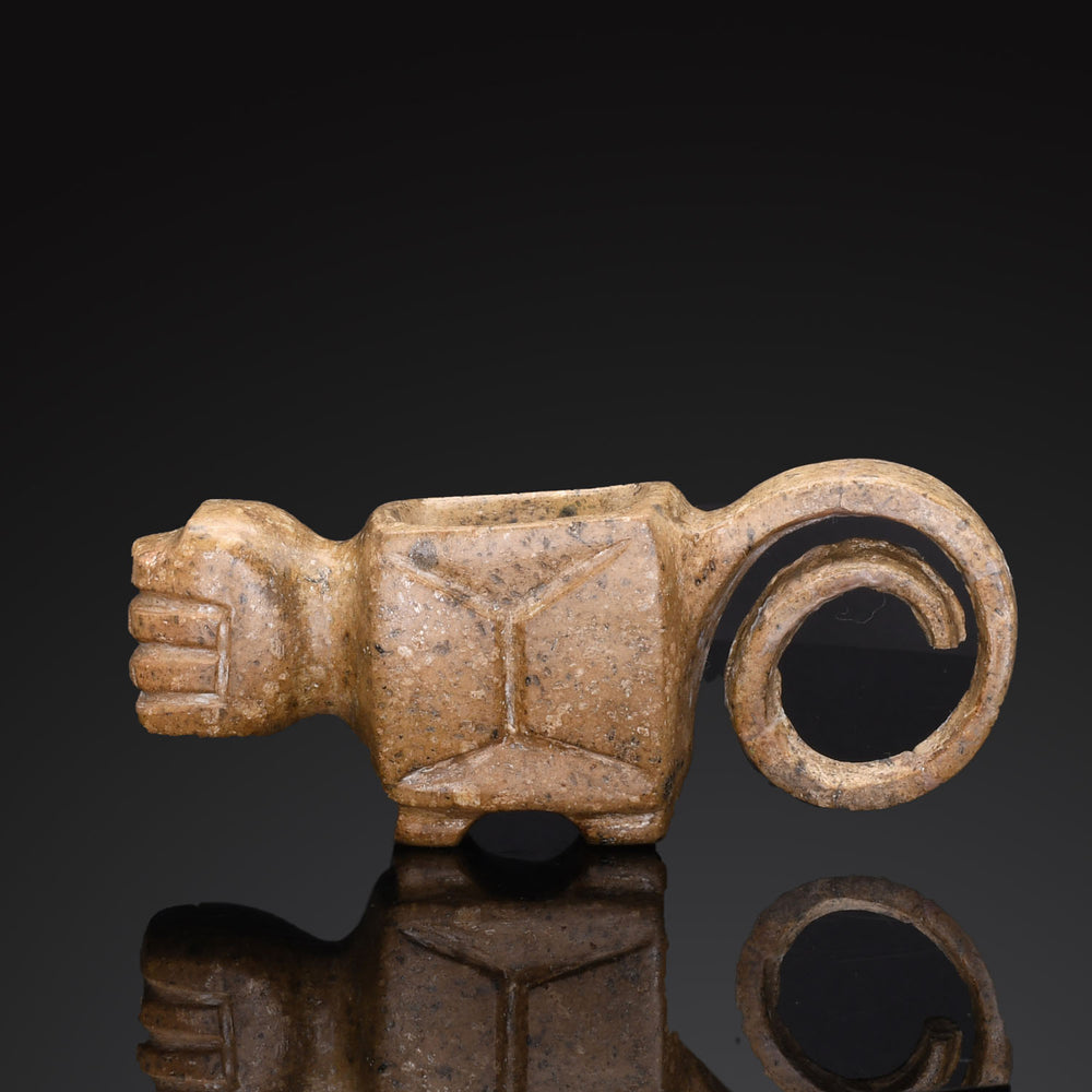 Ein Miniatur-Jaguar-Mörser von Valdivia/Chorrera, ca. 1500 - 1000 v. Chr