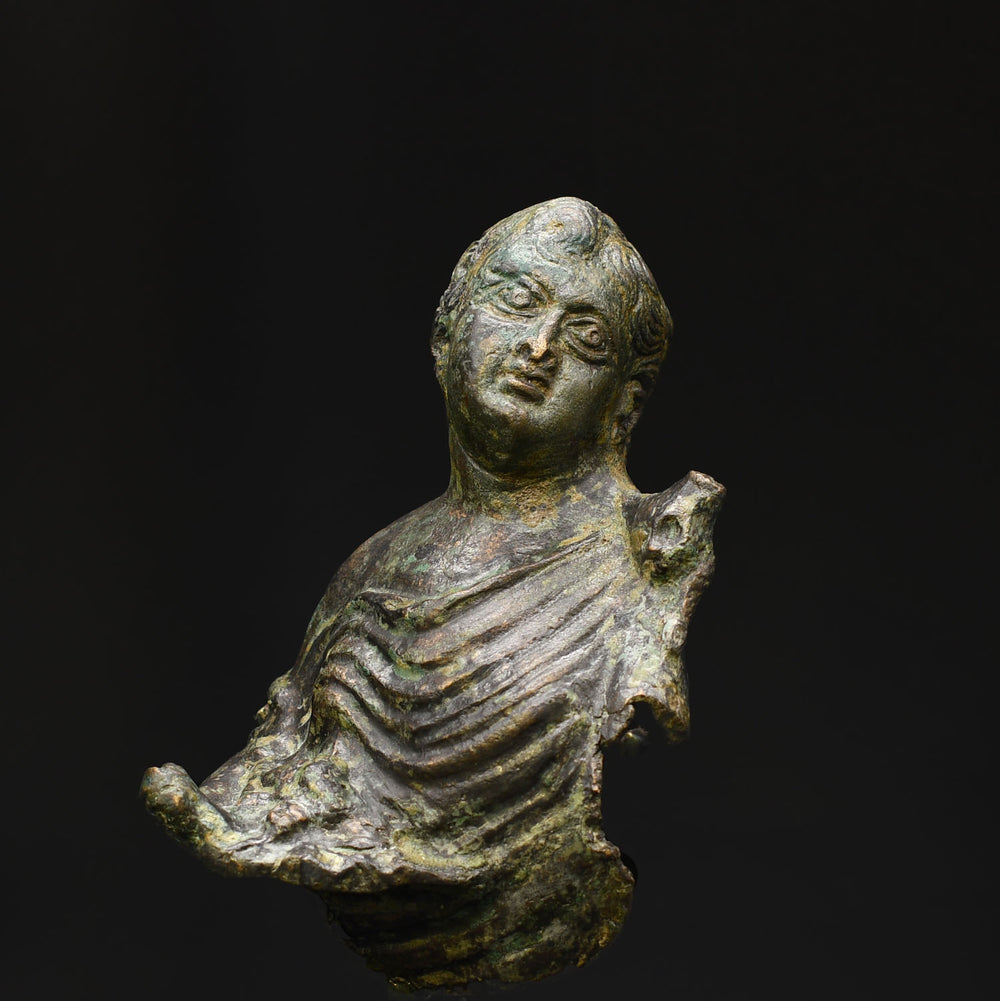 Eine römische Bronzeapplikation des Eros, ca. 2. Jahrhundert n. Chr