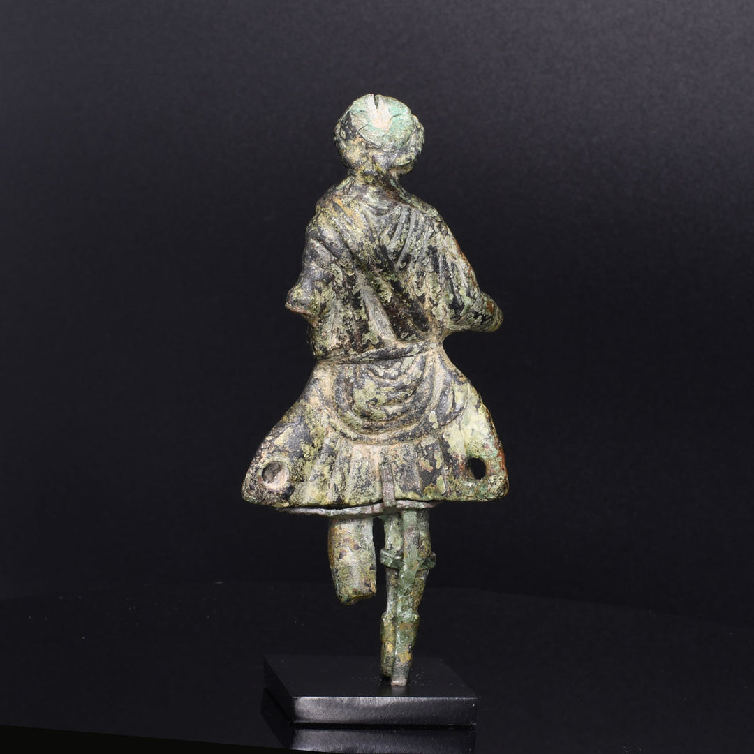 Eine römische Bronzefigur von Lar, ca. 1. – 3. Jahrhundert n. Chr