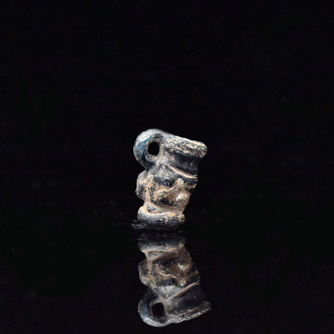 Ein römischer Miniaturkrug aus Glas, spätrömische Kaiserzeit, ca. spätes 4. Jahrhundert n. Chr